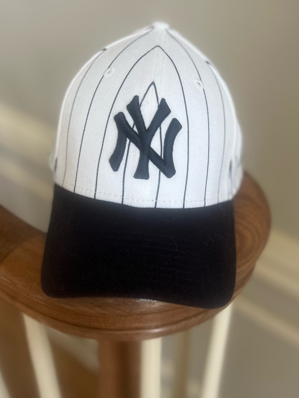 New Era 39Thirty Yankees MLB Pin Stripe Baseball Cap SZ Medium-Large
